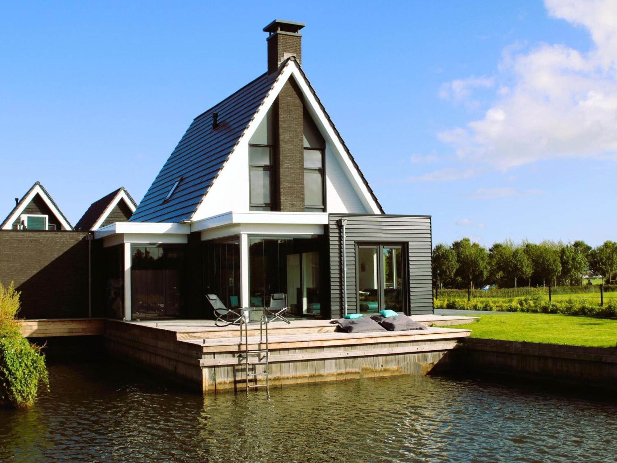 Peaceful Villa On The Water In Ставорен Екстериор снимка