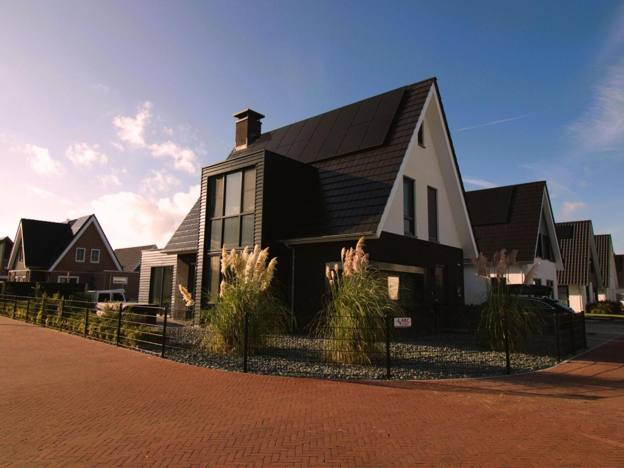 Peaceful Villa On The Water In Ставорен Екстериор снимка